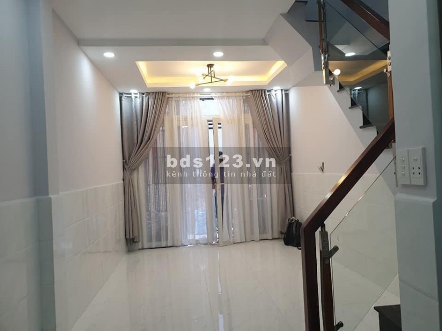 Bán nhà 4 tỷ 4 Đường Cách Mạng Tháng 8, đối diện CV Lê Thị Riêng