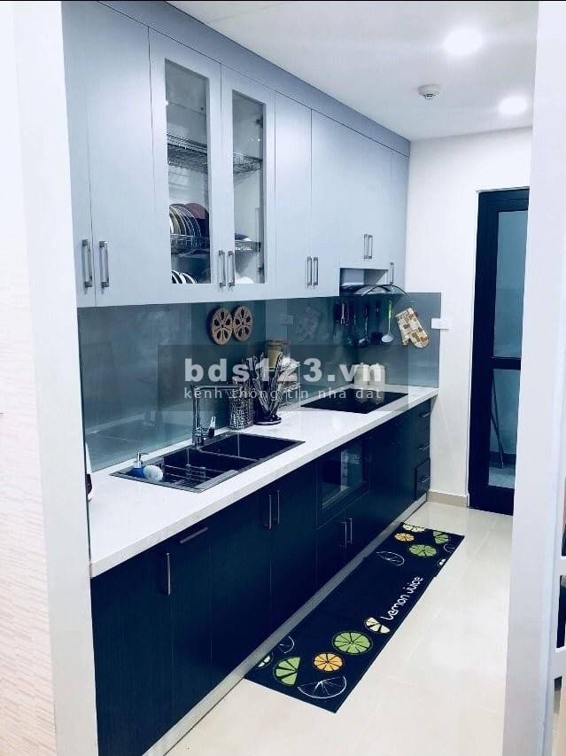 Gia đình tôi bán gấp căn hộ 2PN 78m, ở Goldmark city, giá 2.35 tỷ bao phí, full nt.