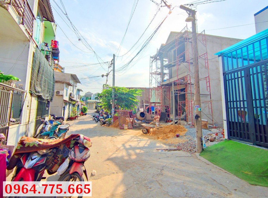 Nhà Mới Đang Xây Ngay Chân Cầu Vượt Linh Xuân Giá TỐt