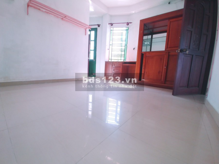 Phòng sạch sẽ mát mẻ, giờ giấc tự do ngay Trần Quang Diệu