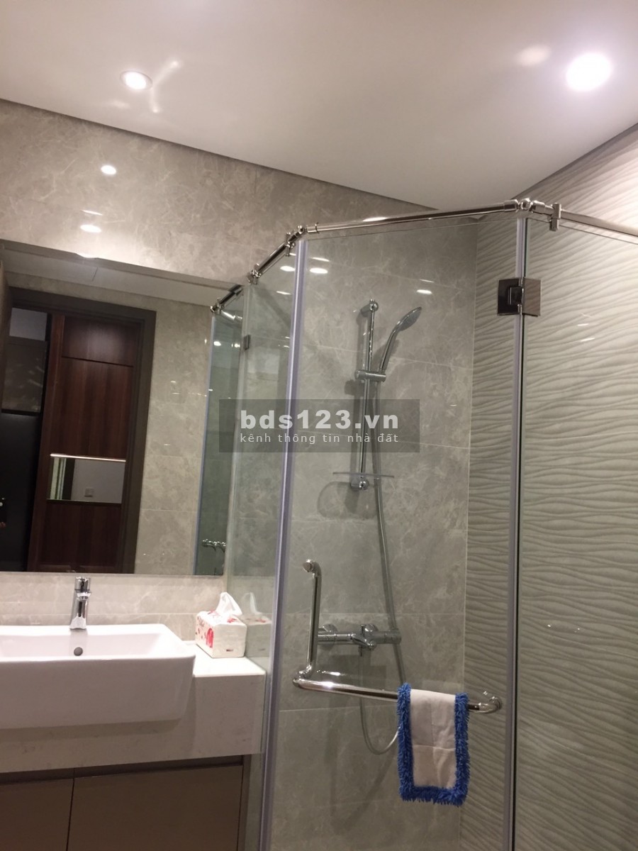 Bán căn Vinhomes West Point full nội thất, 2PN chi việc dọn về ở, có sổ đỏ, 62m2. giá 3.9 tỉ bao phí
