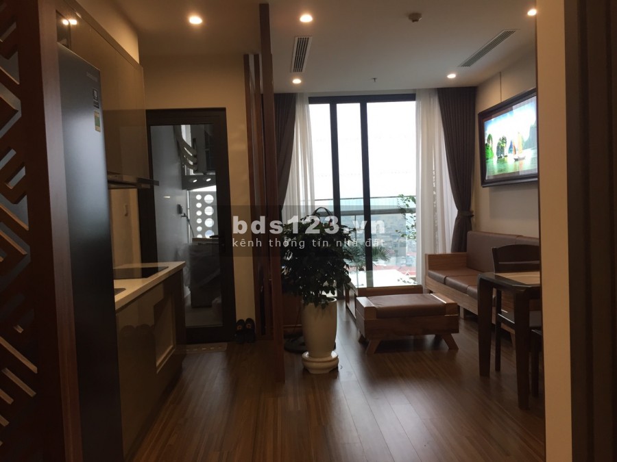 Bán căn Vinhomes West Point full nội thất, 2PN chi việc dọn về ở, có sổ đỏ, 62m2. giá 3.9 tỉ bao phí