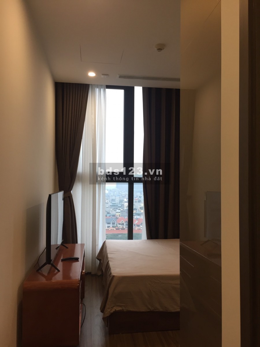 Bán căn Vinhomes West Point full nội thất, 2PN chi việc dọn về ở, có sổ đỏ, 62m2. giá 3.9 tỉ bao phí