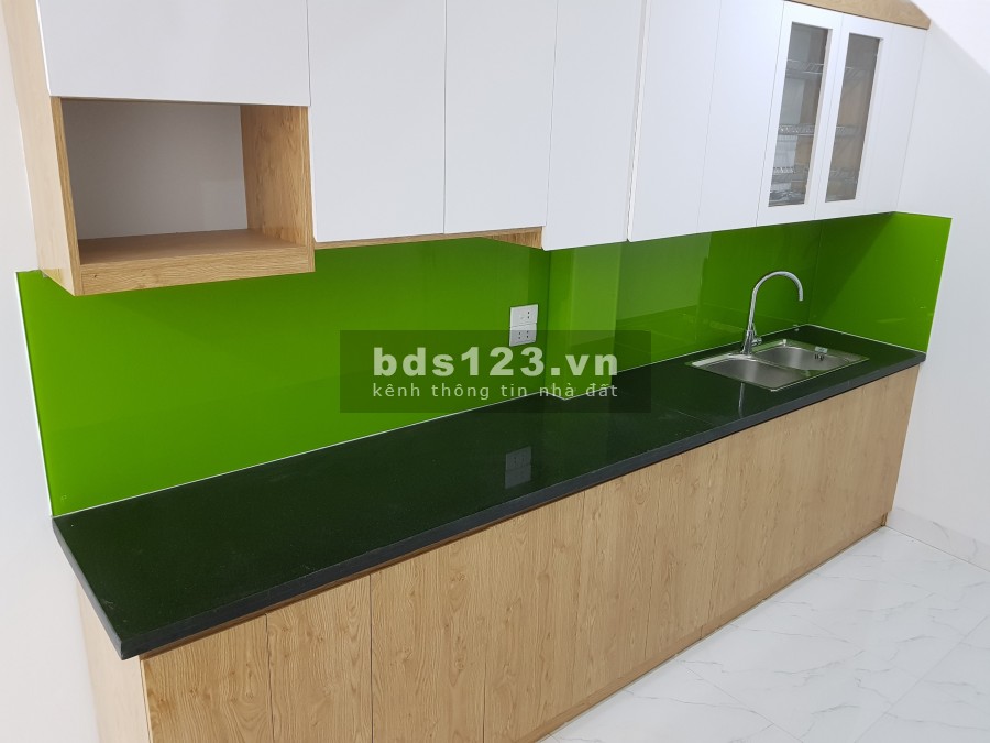 BÁN NHÀ PHỐ CHU HUY MÂN 52M x 5 TẦNG CÓ SÂN ĐỂ XE, TRƯỚC NHÀ THOÁNG