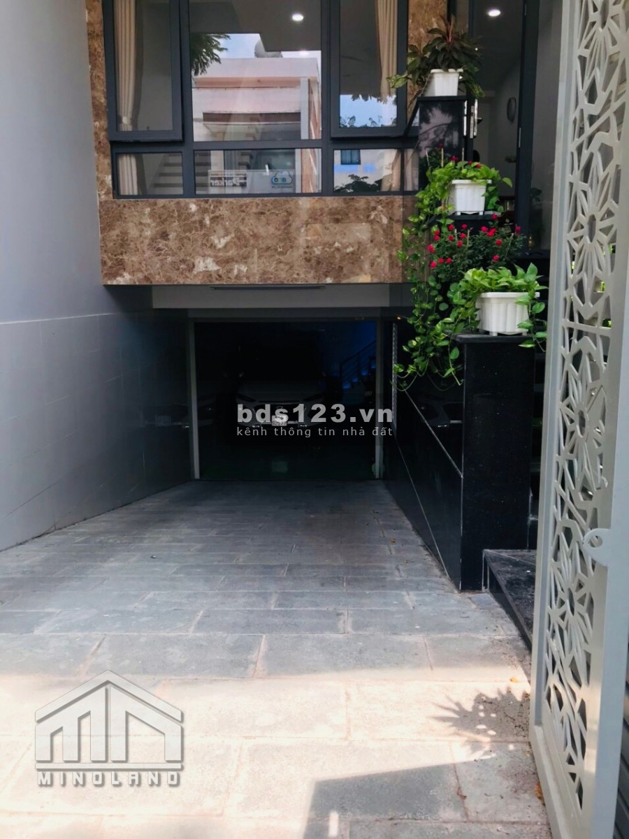 Bán căn nhà hoàn thiện giá rẻ nhất Vạn Phúc City Thủ Đức dt: 5x18m, Hầm + 4 tầng