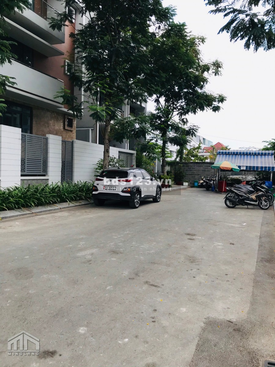 Bán căn nhà hoàn thiện giá rẻ nhất Vạn Phúc City Thủ Đức dt: 5x18m, Hầm + 4 tầng