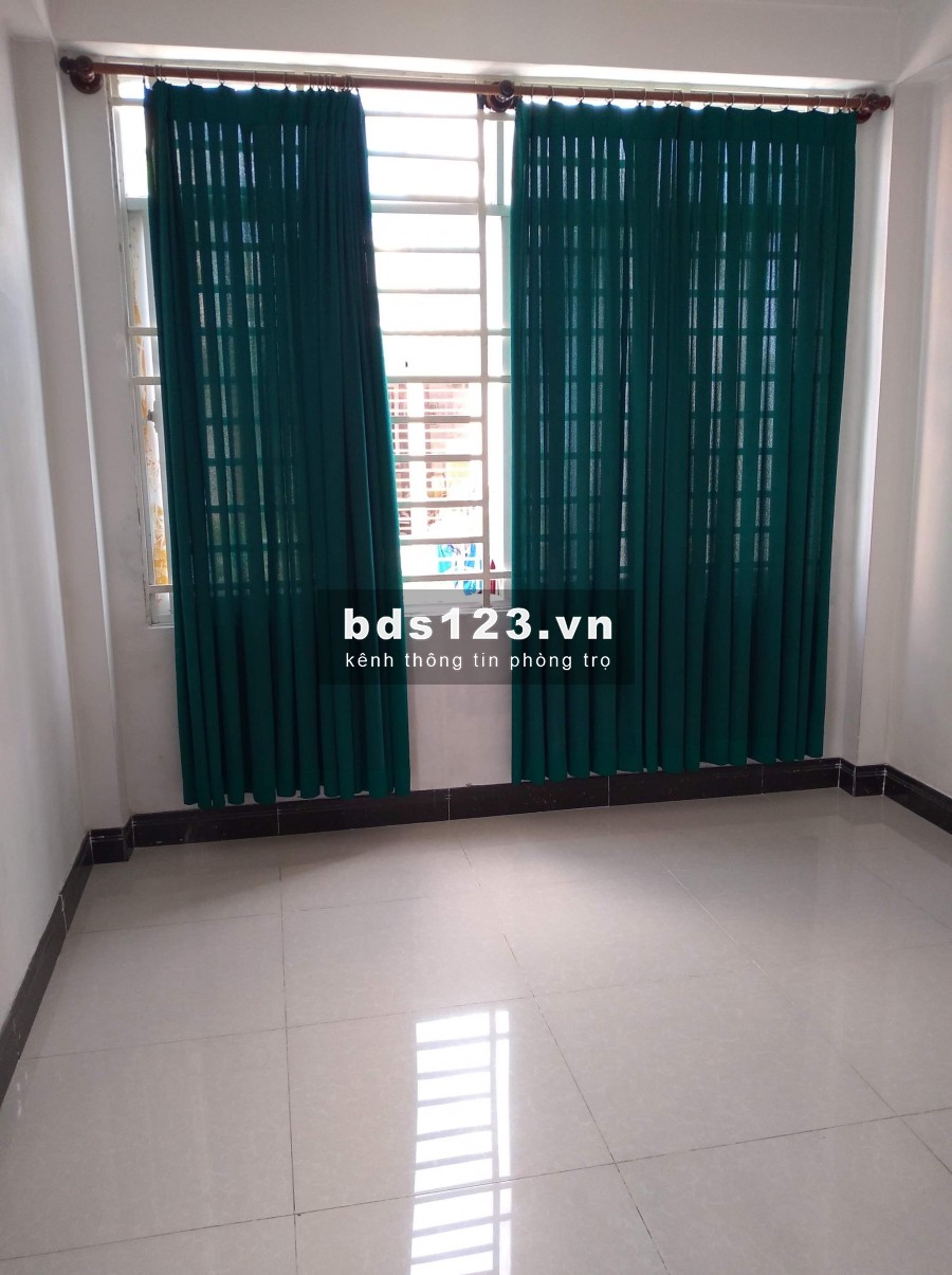 Phòng trọ cho thuê y hình dài 15 ở Nguyễn cảnh chân Q1