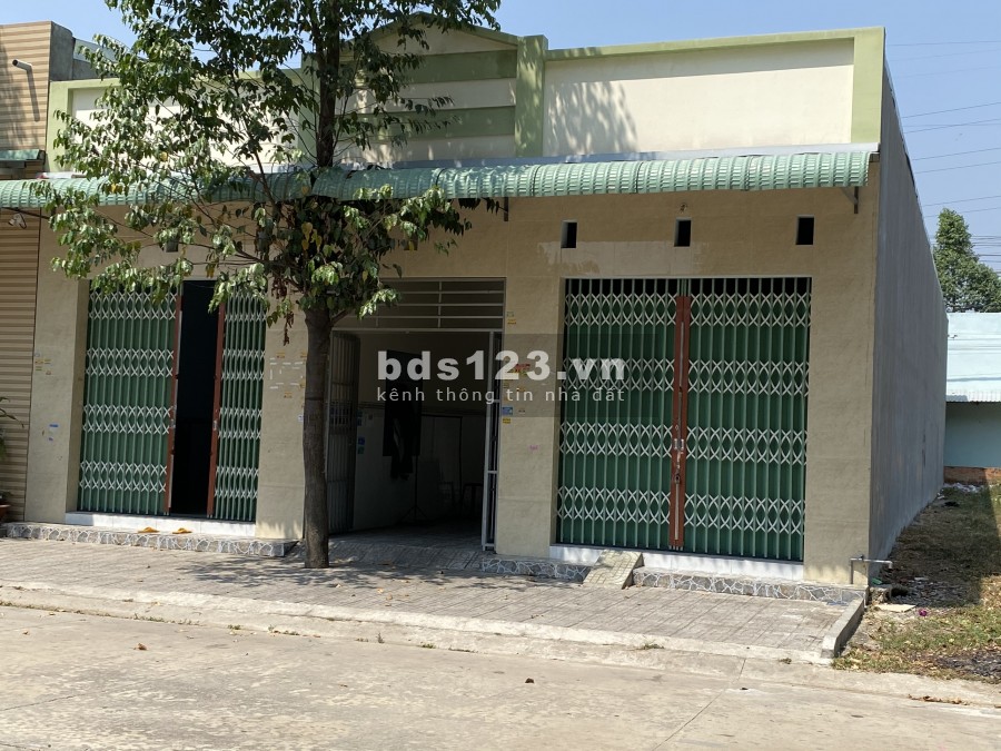 CẦN TIỀN NÊN TÔI BÁN GẤP VỚI GIÁ RẺ NHÀ TRỌ MỚI XÂY NGAY KHU CÔNG NGHIỆP MỸ PHƯỚC 3 .