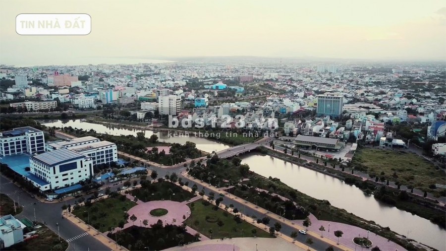 Bán lô đất 4 mặt tiền Khu dân cư Xuân An, Trung tâm TP Phan Thiết, Tuyệt đẹp, Sổ đỏ,Giá rẻ