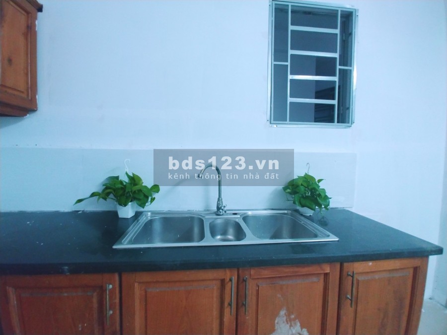 Phòng sạch sẽ mát mẻ, giờ giấc tự do ngay Trần Quang Diệu