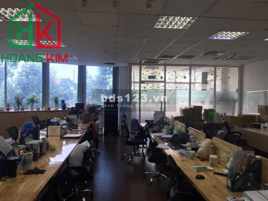 Cho thuê Biệt thự có hầm MT đường Hoa Phượng, P. 2 Quận Phú Nhuận. + Diện tích: 8x18m + Kết cấu: 1 hầm 1 trệt 3 lầu.