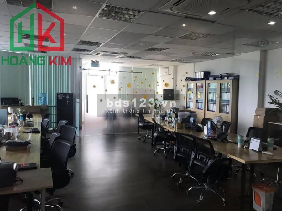Cho thuê Biệt thự có hầm MT đường Hoa Phượng, P. 2 Quận Phú Nhuận. + Diện tích: 8x18m + Kết cấu: 1 hầm 1 trệt 3 lầu.