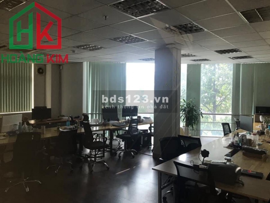 Cho thuê Biệt thự có hầm MT đường Hoa Phượng, P. 2 Quận Phú Nhuận. + Diện tích: 8x18m + Kết cấu: 1 hầm 1 trệt 3 lầu.