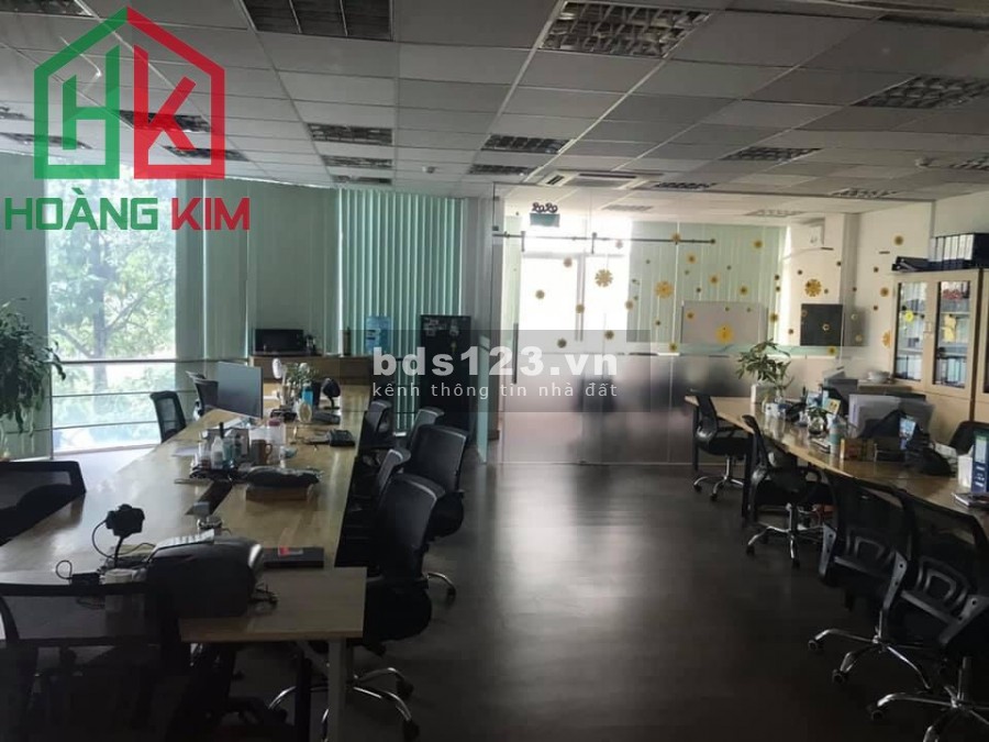 Cho thuê Biệt thự có hầm MT đường Hoa Phượng, P. 2 Quận Phú Nhuận. + Diện tích: 8x18m + Kết cấu: 1 hầm 1 trệt 3 lầu.