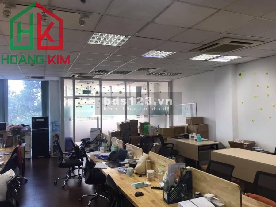 Cho thuê Biệt thự có hầm MT đường Hoa Phượng, P. 2 Quận Phú Nhuận. + Diện tích: 8x18m + Kết cấu: 1 hầm 1 trệt 3 lầu.