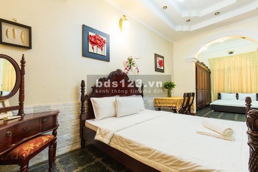 Bán khách sạn 19 phòng đường La Văn Cầu Phường Thắng Tam cách biển chỉ 50m.