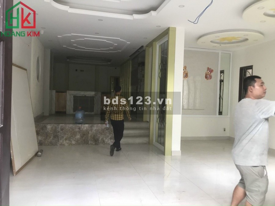 Cho thuê Villa có hầm giá rẻ khu Vườn Hoa, đường Hoa Mai, P2 Phú Nhuận 8x18m