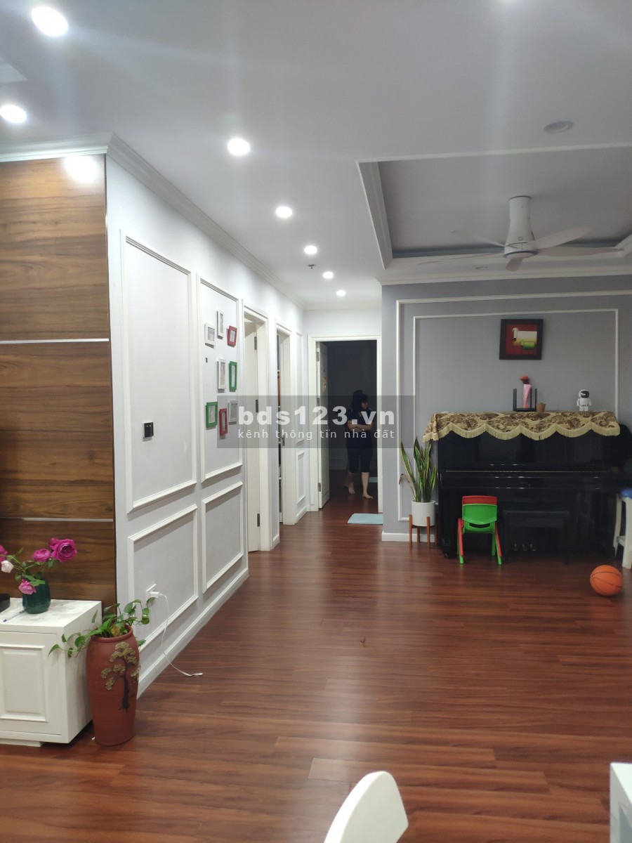 Bán gấp căn hộ ban công ĐN, 3N, 110m2 tòa A2-Vinhomes Gardenia, LH: 0967839010