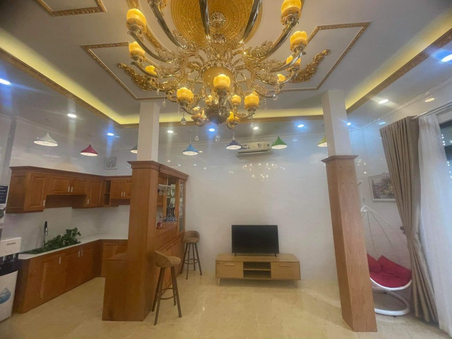 Bán nhà Nguyễn Bặc, Tân Bình, giá rẻ, view Landmart 81, chỉ 6.9 tỷ.