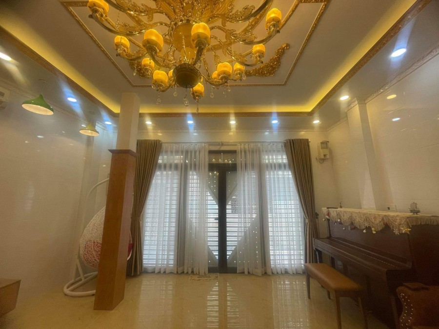 Bán nhà Nguyễn Bặc, Tân Bình, giá rẻ, view Landmart 81, chỉ 6.9 tỷ.