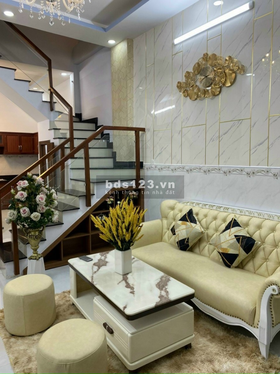 Nhà rất đẹp Hẻm 5M 480 Cách Mạng Tháng 8 Quận 3 giá 4,2 tỷ