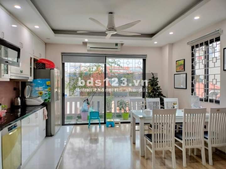 Khu Phân Lô Hoàng Quốc Việt (Bán Nhà) DT: 45m x 6T, vỉa Hè, Kinh Doanh, Thang máy, 10,6 Tỷ.