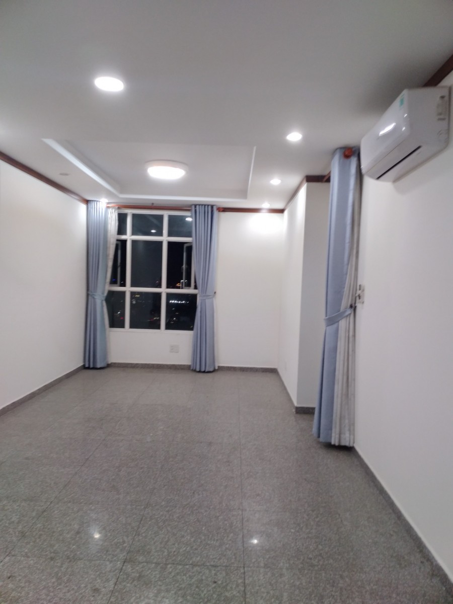 Cho thuê CH Hoàng Anh Thanh Bình, 3PN nhà trống giá 11tr/tháng. LH 0909 239 178