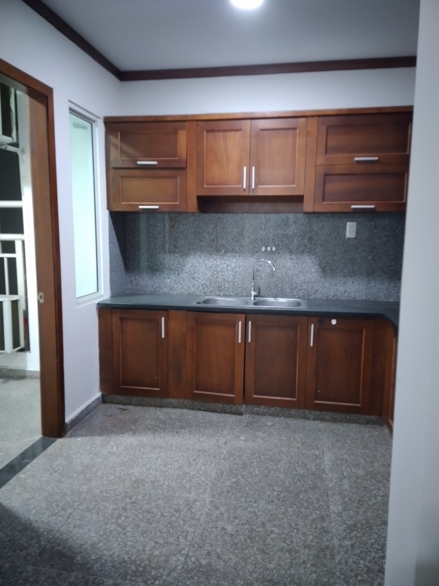 Cho thuê CH Hoàng Anh Thanh Bình, 3PN nhà trống giá 11tr/tháng. LH 0909 239 178