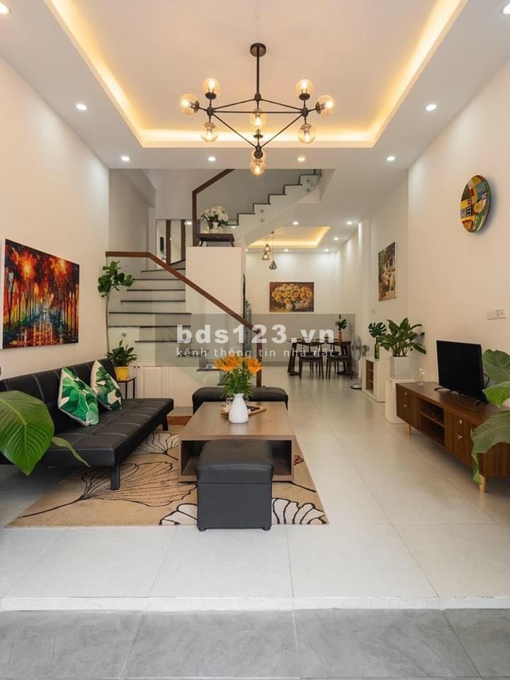 NHÀ ĐẸP SIÊU HIẾM PHỐ ĐÔNG TÁC ĐỐNG ĐA NGÕ XE BA GÁC ĐUA.