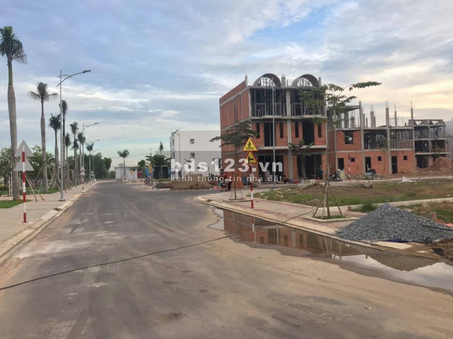 CẦN BÁN GẤP LÔ ĐẤT 162M2, SỔ HỒNG, TC 100%, ĐƯỜNG 16M NGAY KCN VSIP II