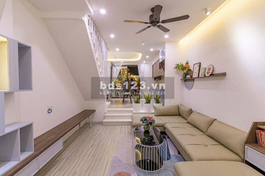 Bán nhà phố Nguyễn Thái Học giá 28.7 tỷ, DT 72mx9 tầng, thang máy