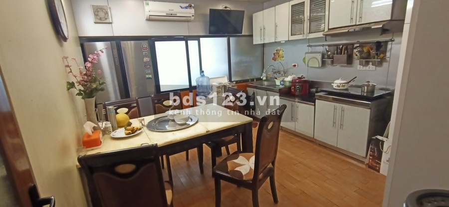 Mặt phố Hai Bà Trưng,40m2X4T,sổ đỏ chính chủ, mặt tiền 4m, vuông vắn,giá thỏa thuận