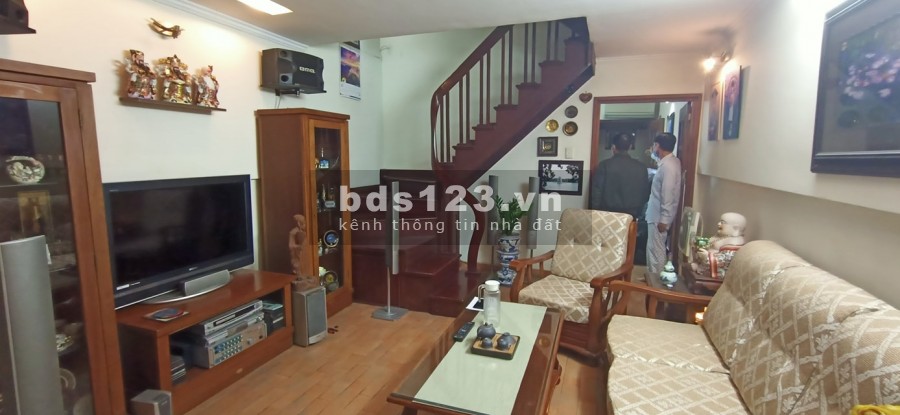 Mặt phố Hai Bà Trưng,40m2X4T,sổ đỏ chính chủ, mặt tiền 4m, vuông vắn,giá thỏa thuận
