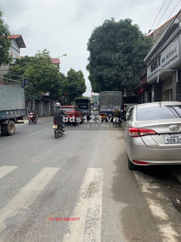 Bán Nhà Mặt Phố Dịch Vọng MT 11m. DT 195m Giá 40 tỷ.