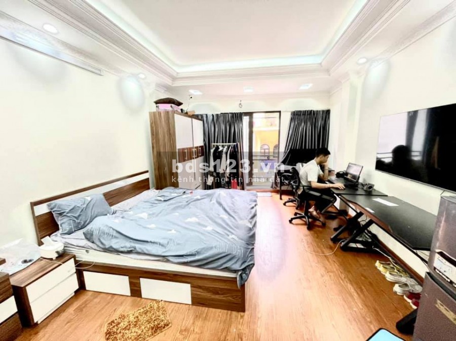Hồ Tùng Mậu, Thang máy, kinh doanh, ô tô và0 nhà khép kín 40Mx7T. GIÁ 7.5 tỷ