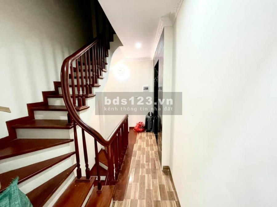 Hồ Tùng Mậu, Thang máy, kinh doanh, ô tô và0 nhà khép kín 40Mx7T. GIÁ 7.5 tỷ