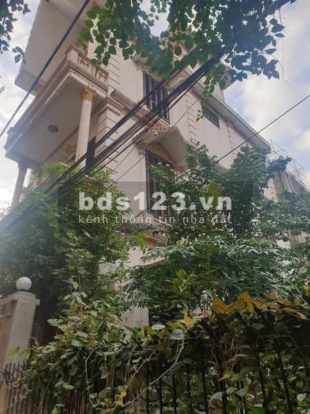 Mặt phố Nguyễn Văn Cừ 40m2, 4 tầng, oto vào nhà, mt 4m, cần bán chia cho các con. giá 3 tỷ