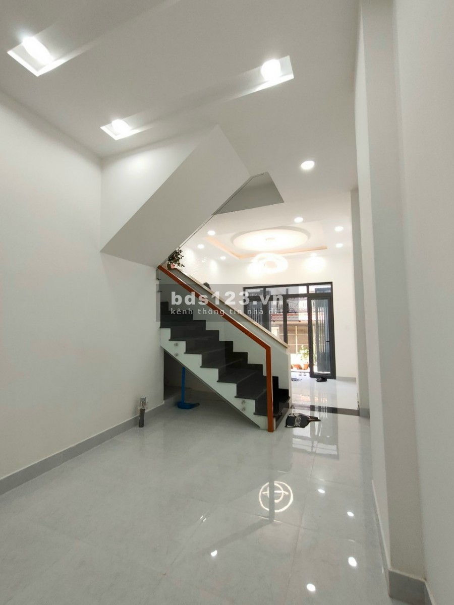 Nhà 1 lầu 400tr có sổ hồng chính chủ, đường oto