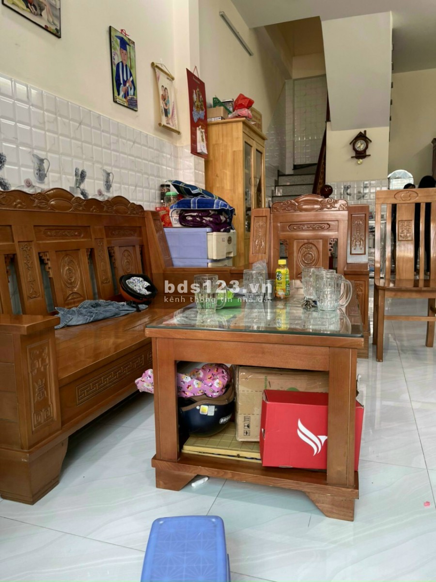 Bán gấp căn nhà 90m2,Bờ Kinh T12, Bình Chánh, 5 x 18, SHR, giá chỉ 1,1 tỷ