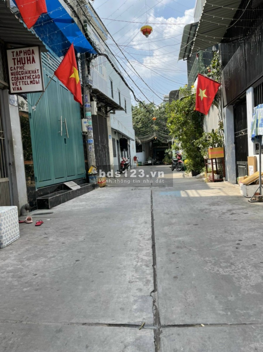 Bán gấp căn nhà 90m2,Bờ Kinh T12, Bình Chánh, 5 x 18, SHR, giá chỉ 1,1 tỷ