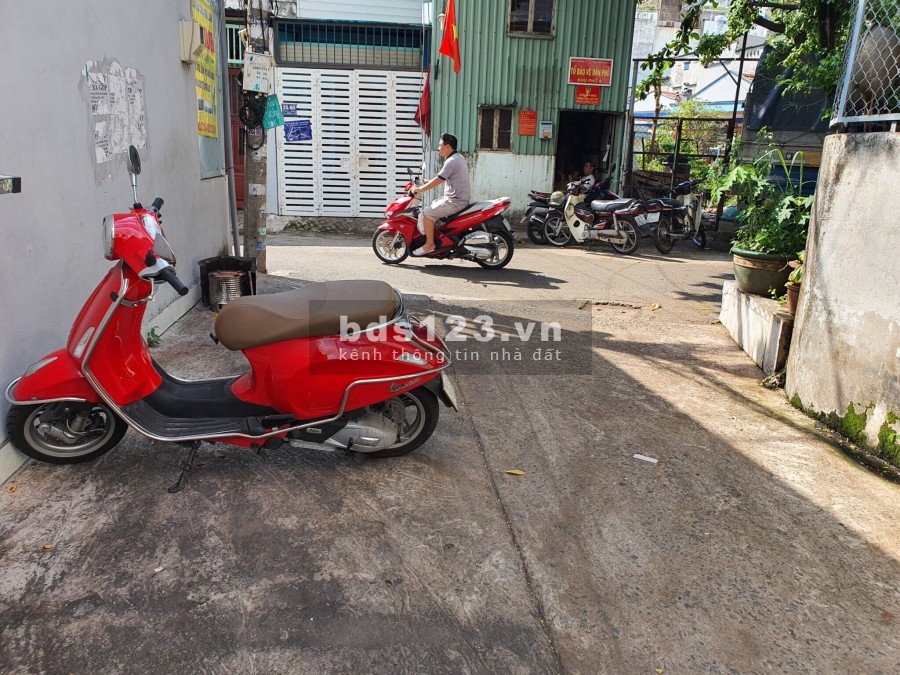 Cho thuê nhà hẻm xe hơi Bùi Quang Là , phường 12, Gò Vấp 31m2, gác , giá 4.5 triệu