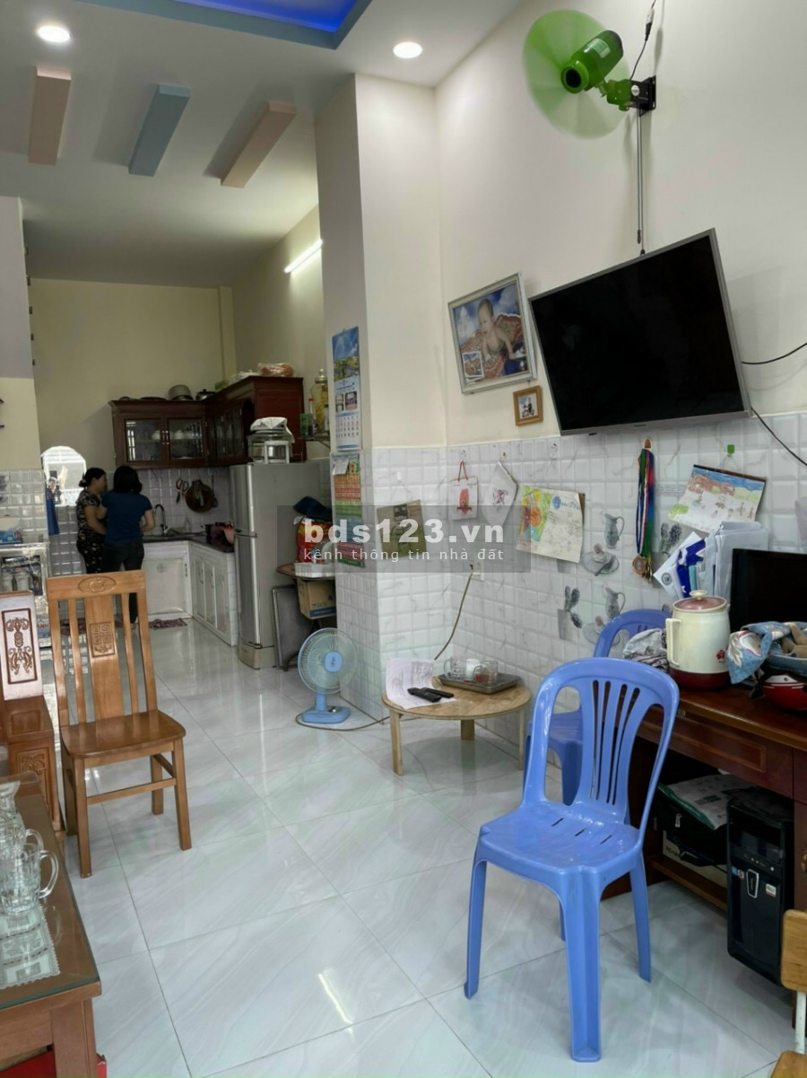 Bán gấp căn nhà 90m2,Bờ Kinh T12, Bình Chánh, 5 x 18, SHR, giá chỉ 1,1 tỷ