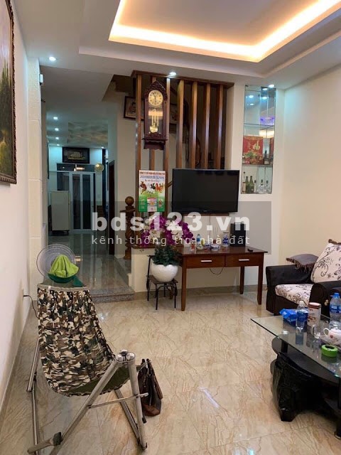 Chủ nhà cần tiền nên bán gấp nhà mặt hẽm Trần Quang Khải, phường Tân Định, Quận 1