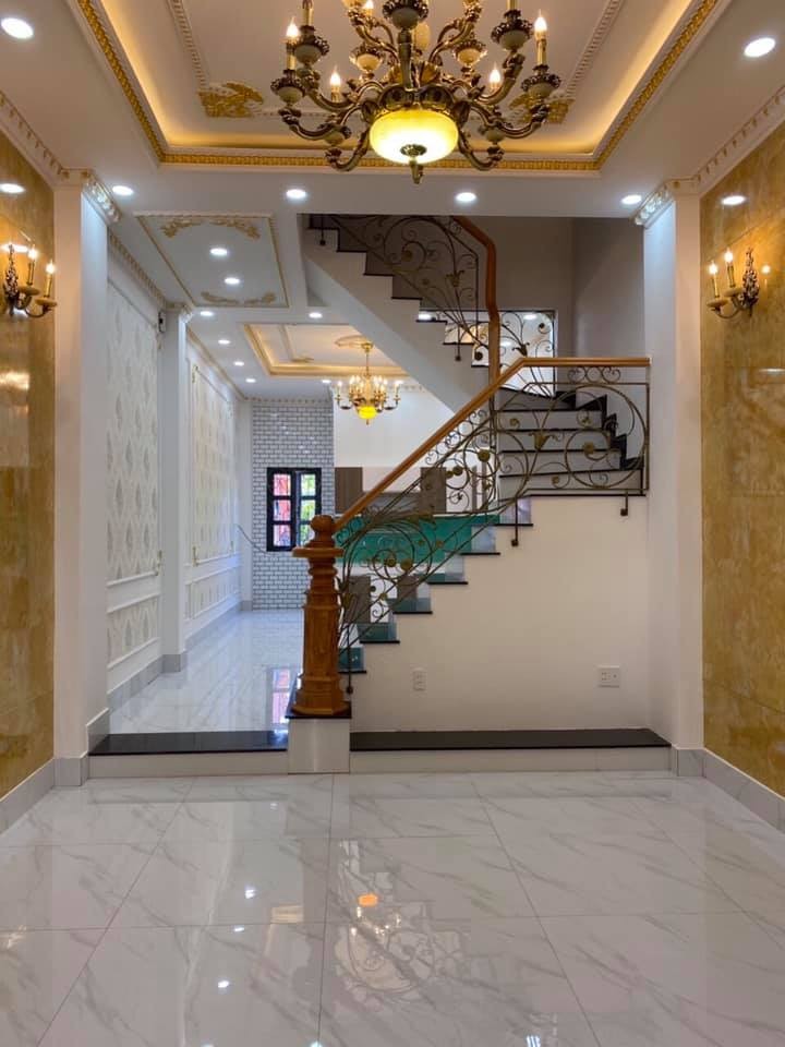 Bán nhà 1 trệt 2 lầu+ Sân thượng ngay chợ Bình Thành, Bình Tân