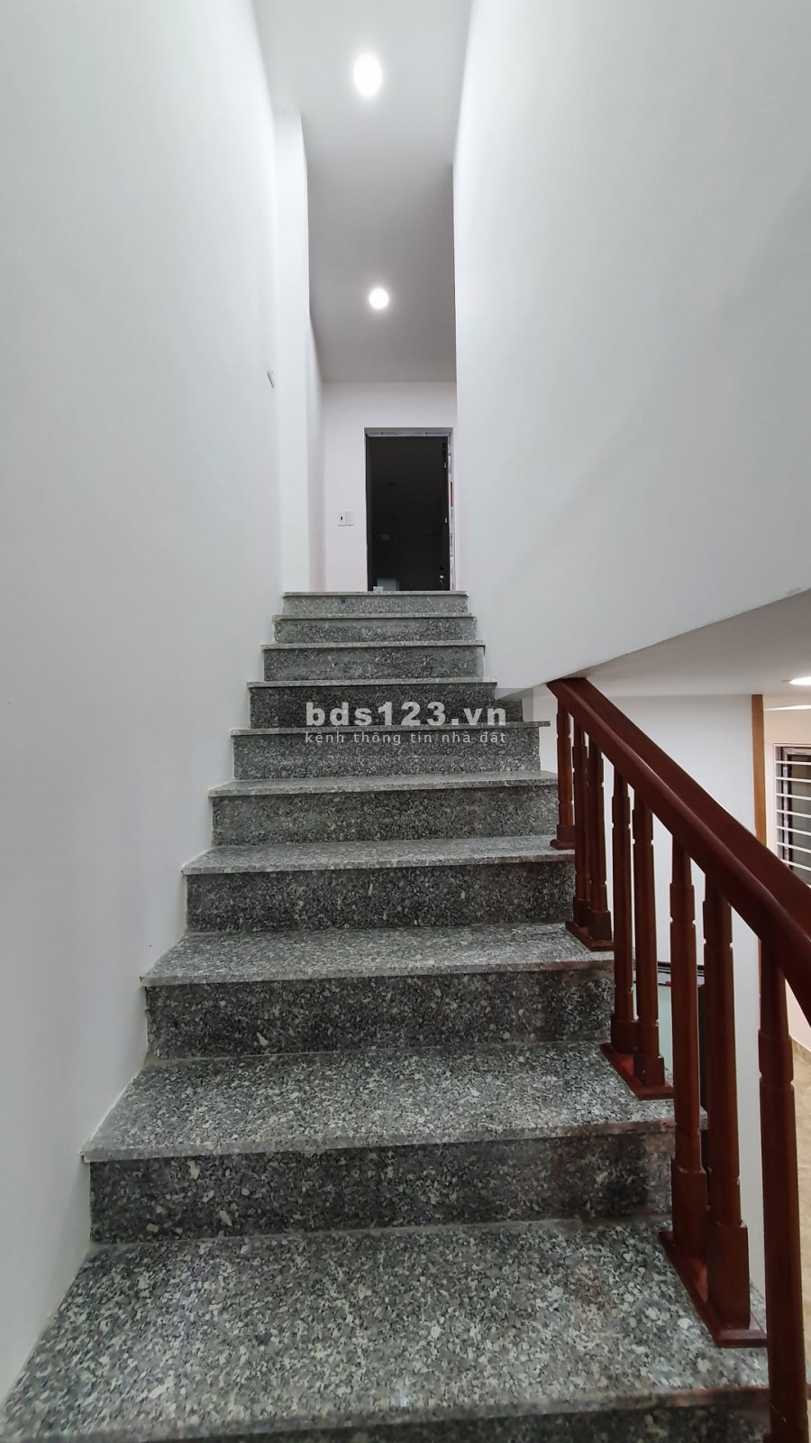 Bán Nhà Gần Mặt Phố Hào Nam – Đống Đa. DT 36m*4T, Gía 2.95 tỷ.