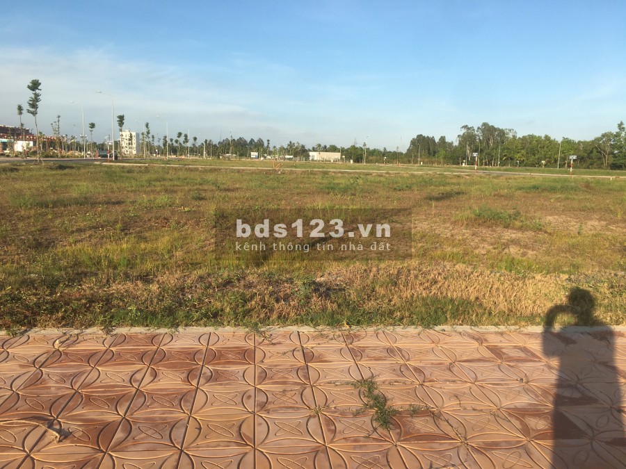 Nền trục chính 100m2 lộ giới 26m chiết khấu nhiều
