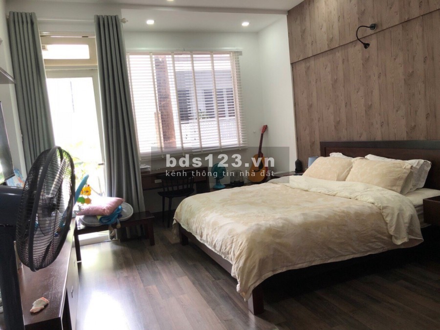 Bán nhà căn góc HXH Lạc Long Quân P10 Quận Tân Bình, 4.2x11, chỉ 4tỷ65, 0899306823