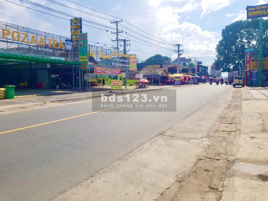 Bán lô đất biệt thự với 25m mặt tiền ngay sát Chợ Lục Quân. Gía siêu rẻ.