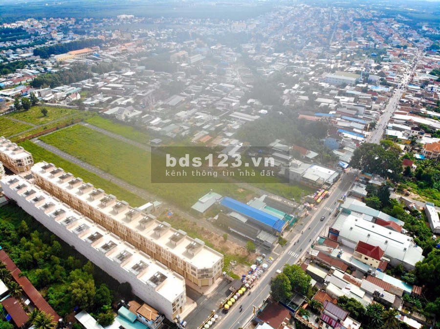 Bán lô đất biệt thự với 25m mặt tiền ngay sát Chợ Lục Quân. Gía siêu rẻ.