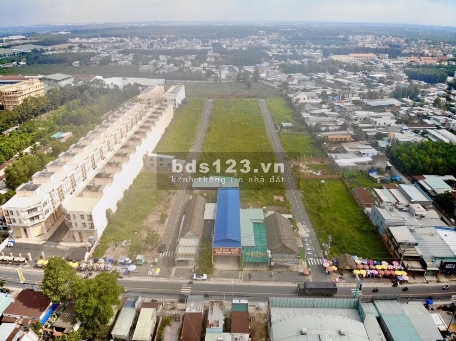 Bán lô đất biệt thự với 25m mặt tiền ngay sát Chợ Lục Quân. Gía siêu rẻ.